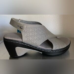 JBU Light Gray Knit Sandals